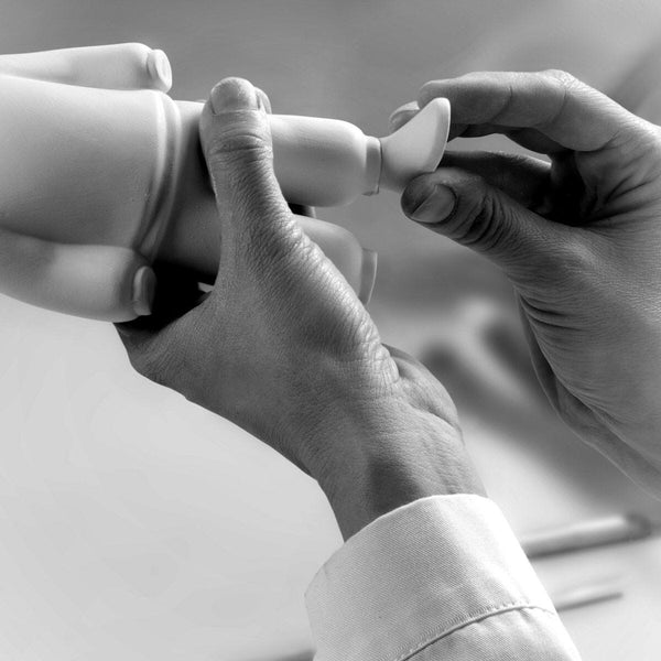 The Guest Figurine <br> 
Blue <br> 
(L 11 x W 11 x H 30) cm