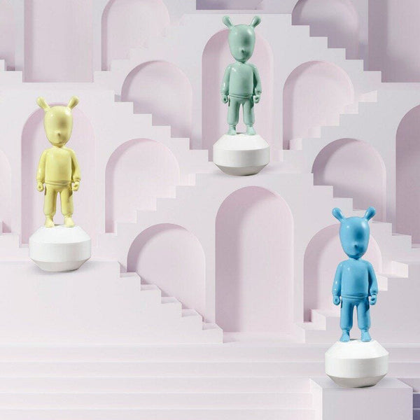 The Guest Figurine <br> 
Blue <br> 
(L 11 x W 11 x H 30) cm