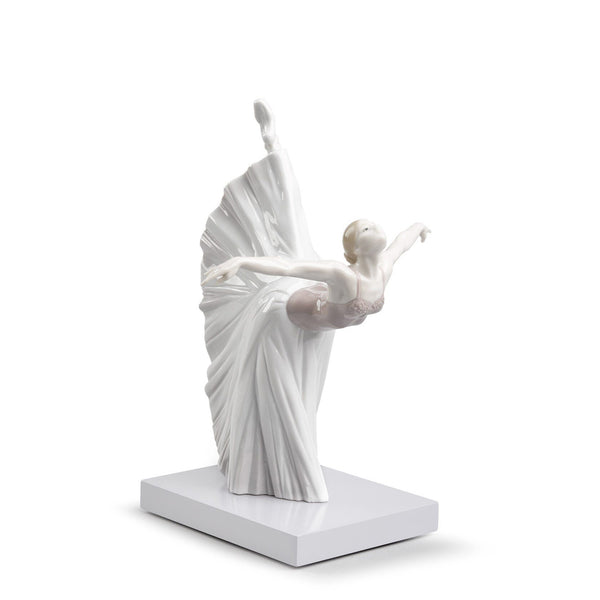 Giselle Arabesque Ballet Figurine <br> 
(L 21 x W 18 x H 28) cm