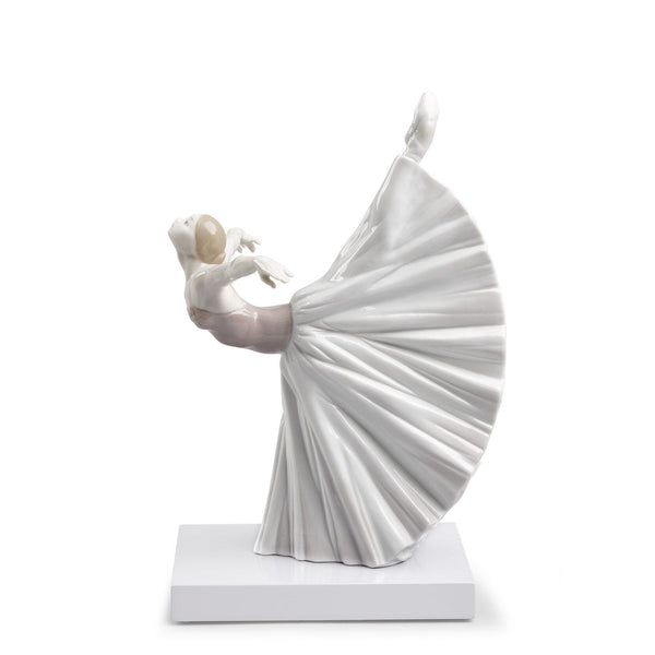 Giselle Arabesque Ballet Figurine <br> 
(L 21 x W 18 x H 28) cm