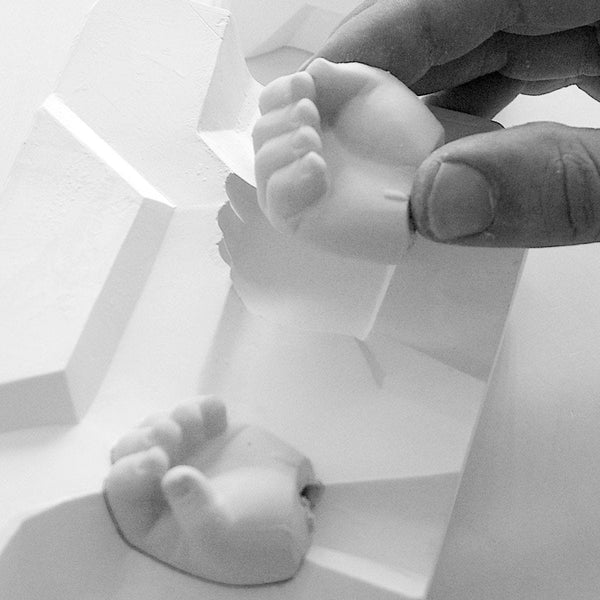 The Guest Figurine <br> 
Silver <br> 
(L 19 x W 19 x H 52) cm