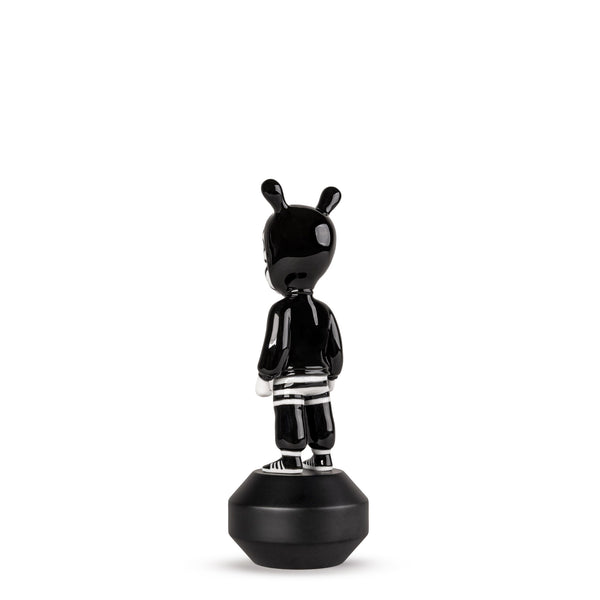 The Guest by Díaz-Faes Figurine <br> 
Black and White <br> 
Limited Edition <br> 
(L 11 x W 11 x H 30) cm