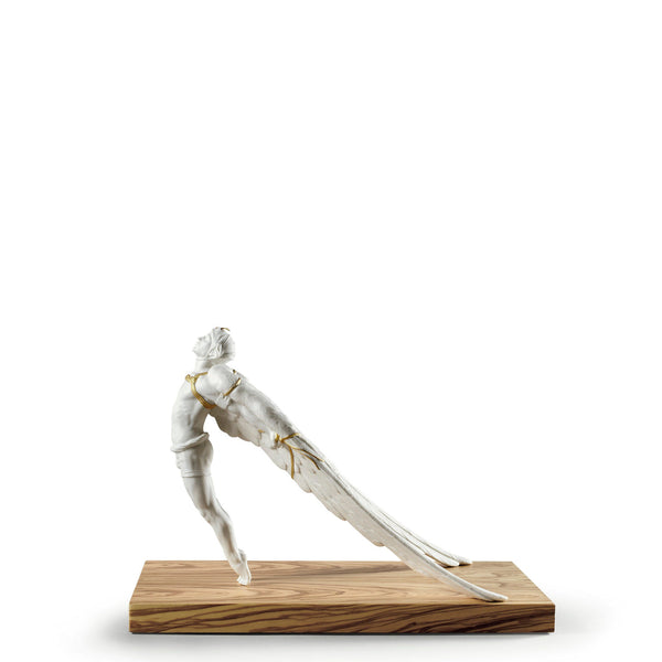 Icarus Figurine <br> 
(L 27 x W 38 x H 28) cm