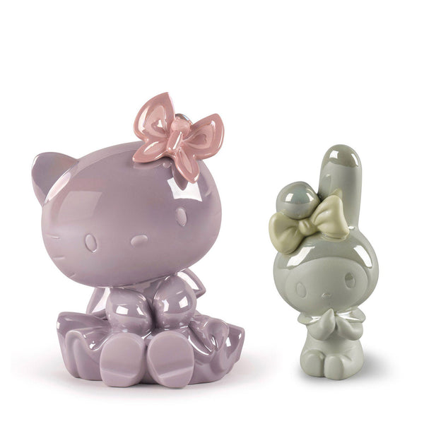 Hello Kitty Figurine <br> 
(L 14 x W 16 x H 23) cm