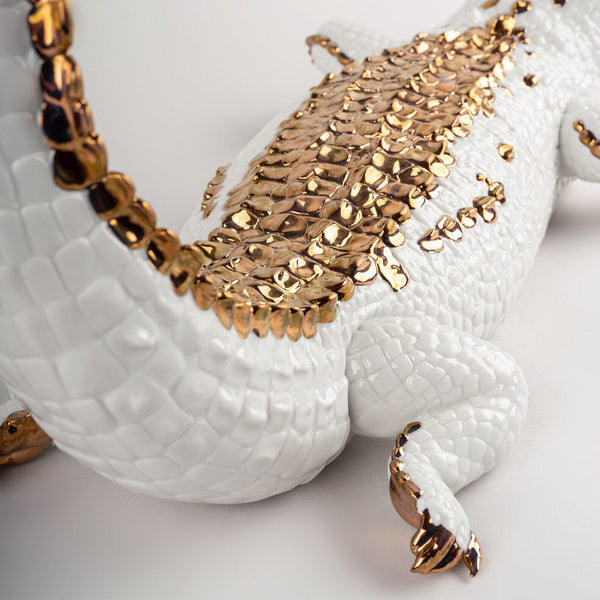 Crocodile Sculpture <br> 
(L 28 x W 68 x H 39) cm