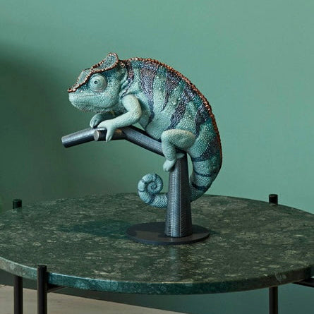 Chameleon Sculpture <br> 
(L 13 x W 24 x H 30) cm