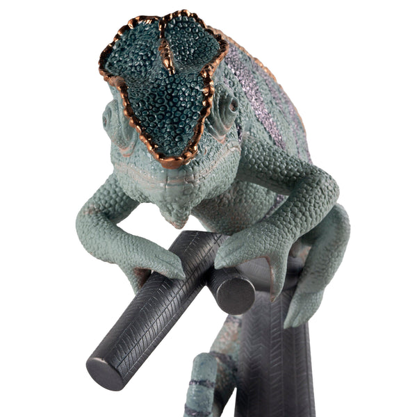 Chameleon Sculpture <br> 
(L 13 x W 24 x H 30) cm