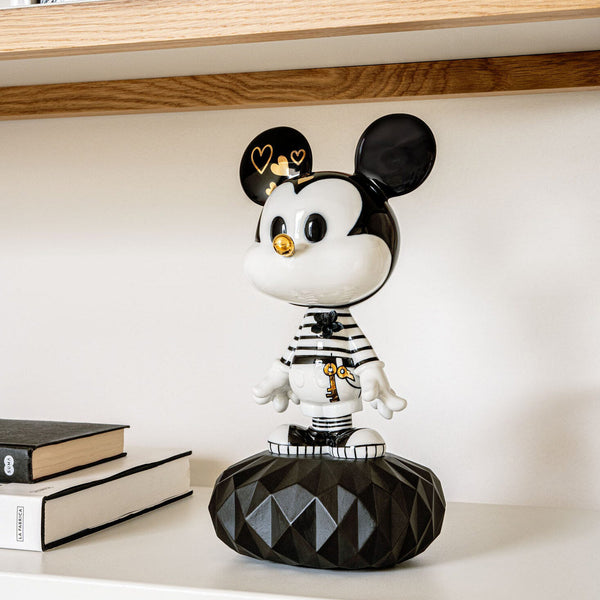 Mickey Mouse Sculpture <br>
Black and White
<br> (L 15 x W 17 x H 31) cm