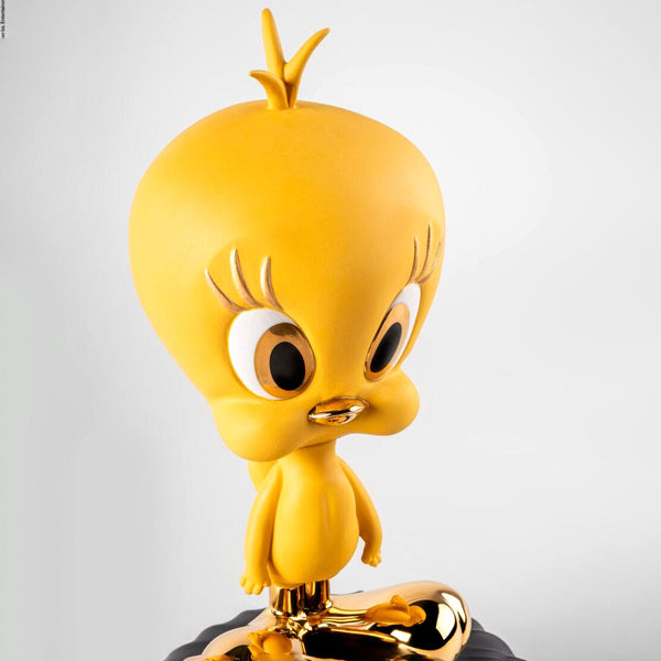 Tweety Sculpture <br> 
(L 15 x W 18 x H 30) cm