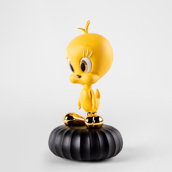 Tweety Sculpture <br> 
(L 15 x W 18 x H 30) cm