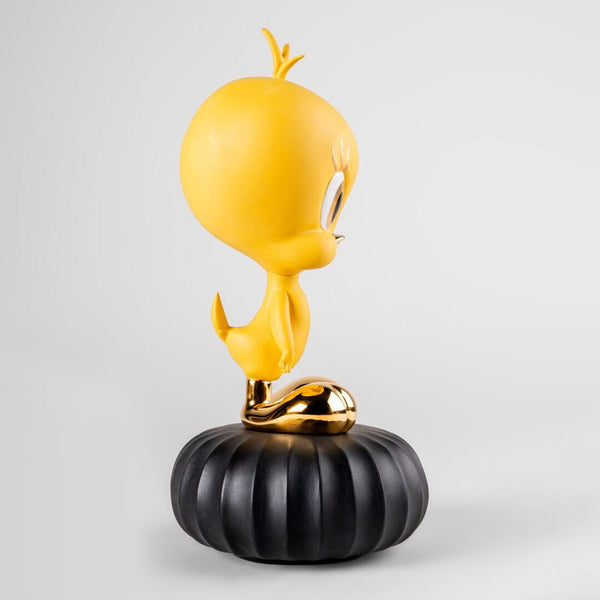 Tweety Sculpture <br> 
(L 15 x W 18 x H 30) cm