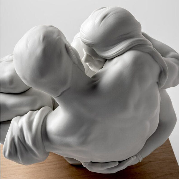 Together Couple Sculpture <br> 
(L 36 x W 32 x H 31) cm