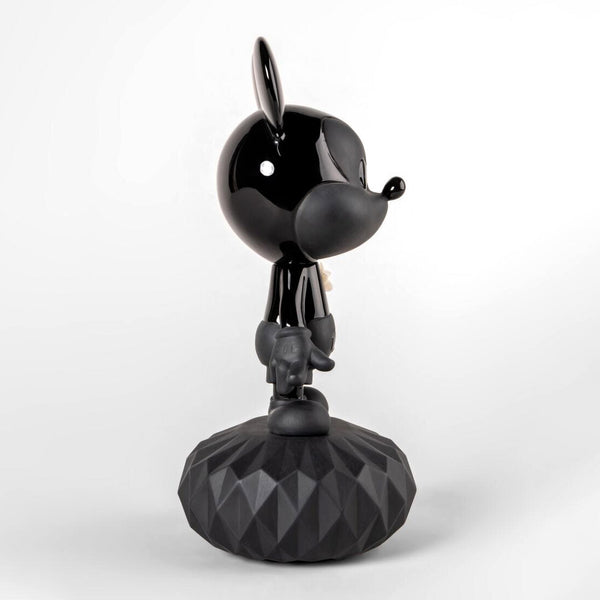 Mickey Total Black Sculpture <br> 
(L 15 x W 17 x H 31) cm