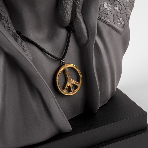 Bob Marley Sculpture <br> 
Limited Edition <br> 
(L 26 x W 30 x H 45) cm