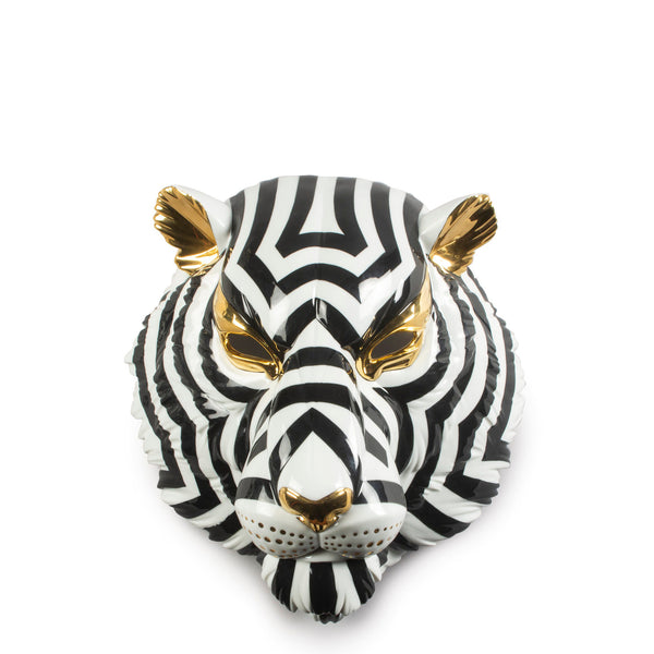 Tiger Mask Sculpture
<br> (L 23 x W 30 x H 38) cm