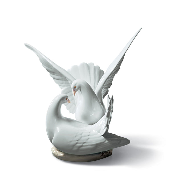 Love Nest Doves Figurine <br> 
(L 22 x W 25 x H 24) cm