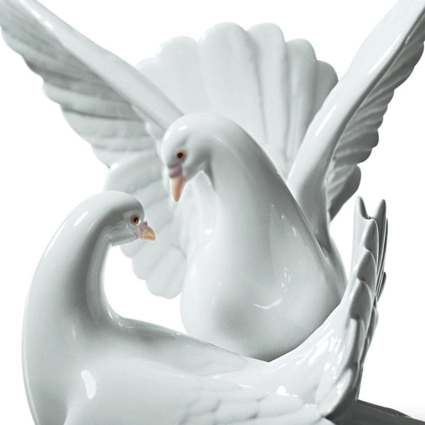 Love Nest Doves Figurine <br> 
(L 22 x W 25 x H 24) cm
