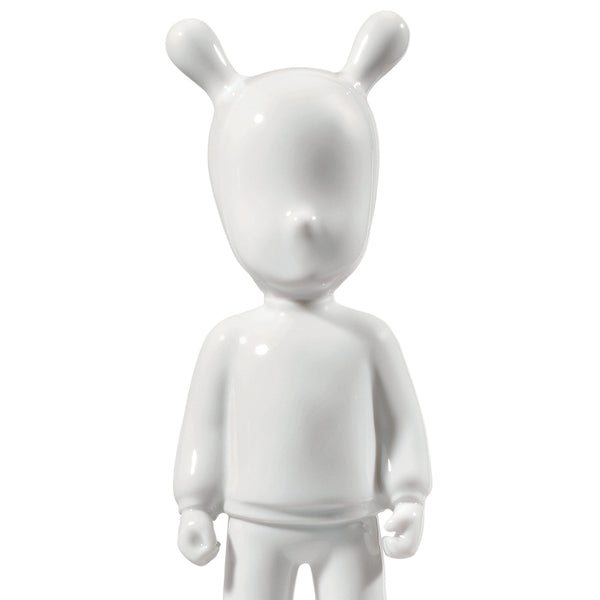 The Guest Figurine <br> 
White <br> 
(L 11 x W 11 x H 30) cm