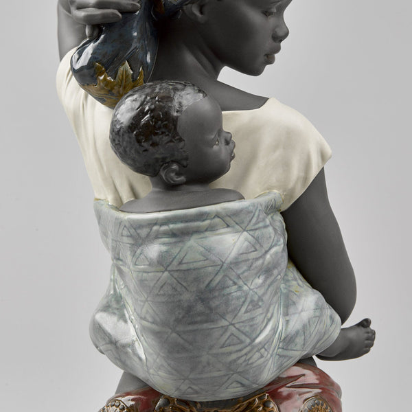 African Bond Mother Figurine <br> 
(L 20 x W 20 x H 38) cm