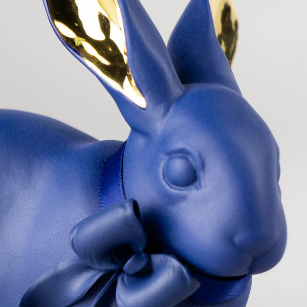 Attentive Bunny Sculpture <br> 
(L 7 x W 12 x H 11) cm