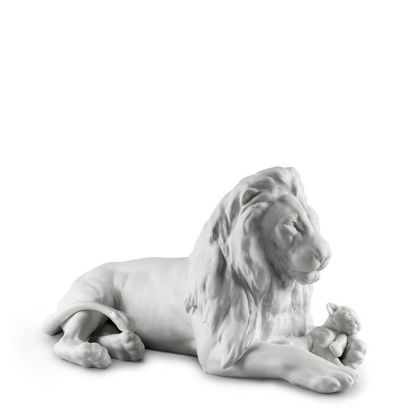 Lion with Cub Figurine <br> 
(L 23 x W 44 x H 21) cm