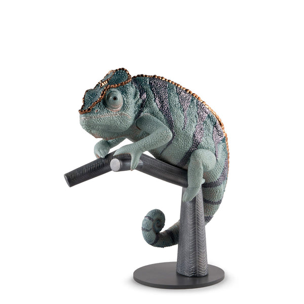 Chameleon Sculpture <br> 
(L 13 x W 24 x H 30) cm