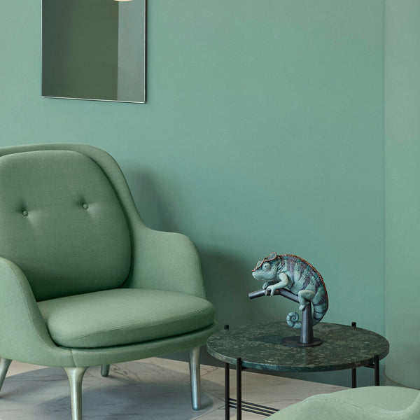 Chameleon Sculpture <br> 
(L 13 x W 24 x H 30) cm