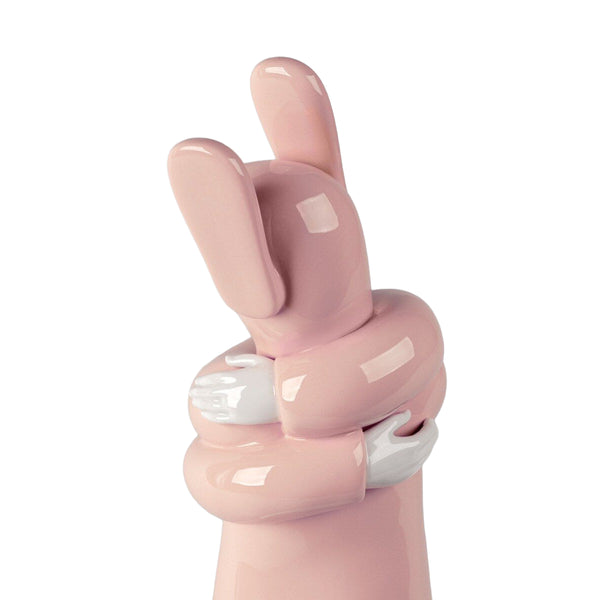 Embraced Sculpture <br> 
Pink <br> 
(L 23 x W 25 x H 57) cm