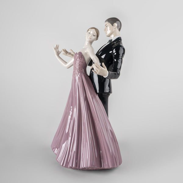 Anniversary Waltz Sculpture <br> 
(L 20 x W 28 x H 38) cm