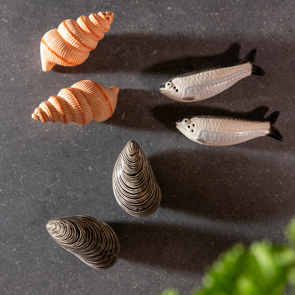 Mussel Salt & Pepper <br> 
Set of 2