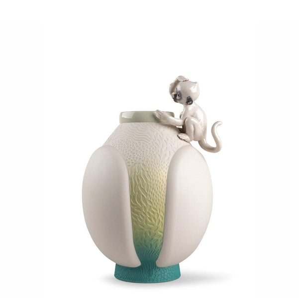 Monkey Vase <br> 
(L 24 x W 26 x H 42) cm