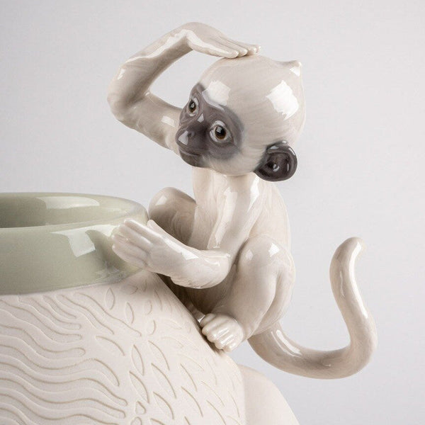 Monkey Vase <br> 
(L 24 x W 26 x H 42) cm