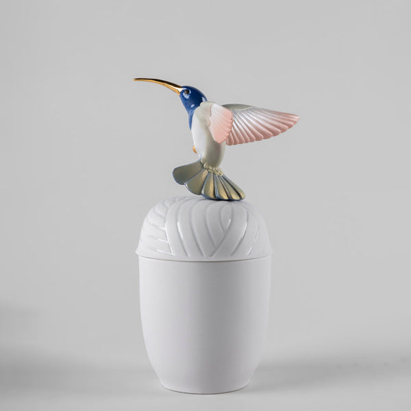 Hummingbird Box <br> 
(L 16 x W 18 x H 29) cm