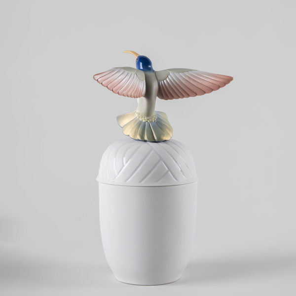 Hummingbird Box <br> 
(L 16 x W 18 x H 29) cm