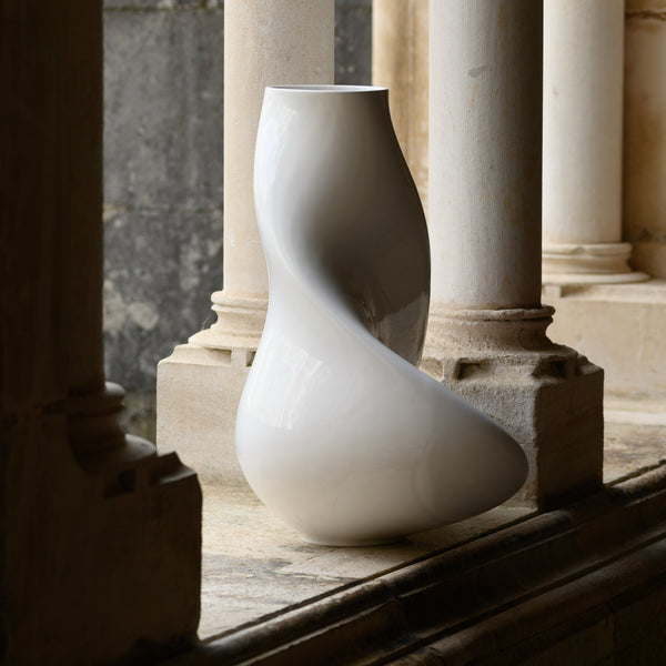 The Magnificat Vase <br> 
Glacier White
<br> (L 31 x W 55.5 x H 58) cm