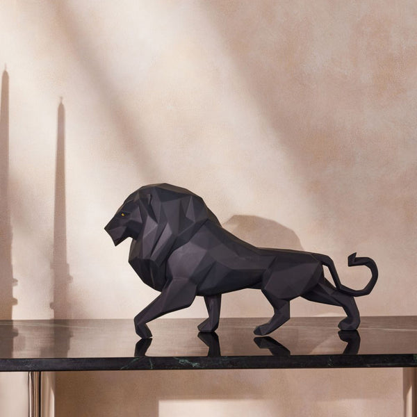 Lion Sculpture <br> 
Black <br> 
(L 14 x W 48 x H 25) cm