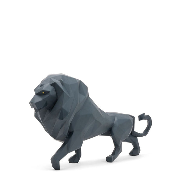 Lion Sculpture <br> 
Black <br> 
(L 14 x W 48 x H 25) cm