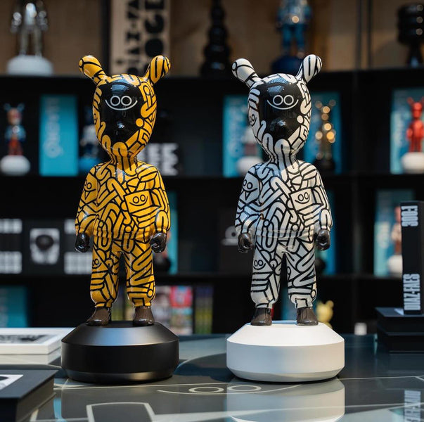 The Guest by Díaz-Faes Figurine <br> Black and White <br> Limited Edition <br> (L 19 x W 19 x H 52) cm