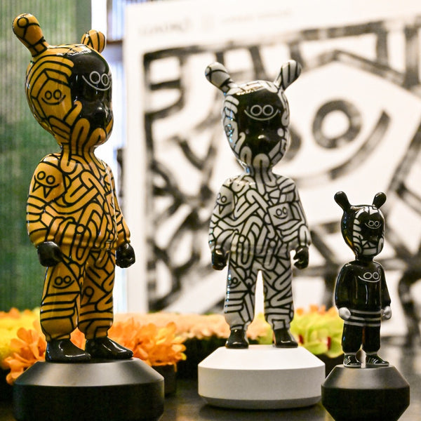 The Guest by Díaz-Faes Figurine <br> Black and White <br> Limited Edition <br> (L 19 x W 19 x H 52) cm