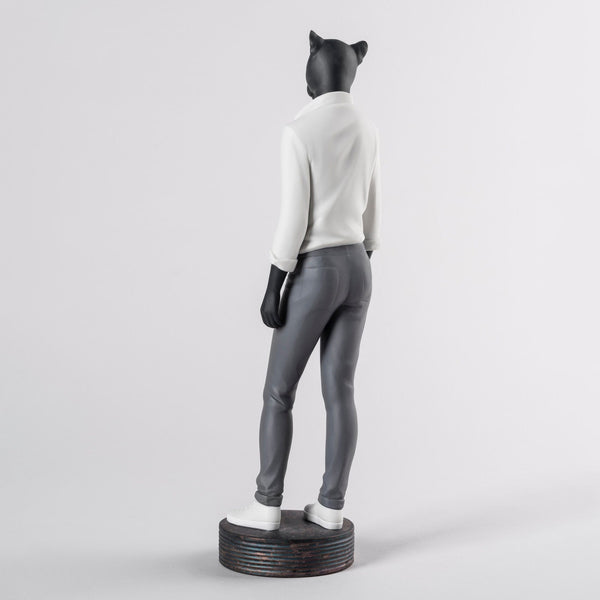 Panther Woman Figurine <br> 
(L 11 x W 10 x H 42) cm