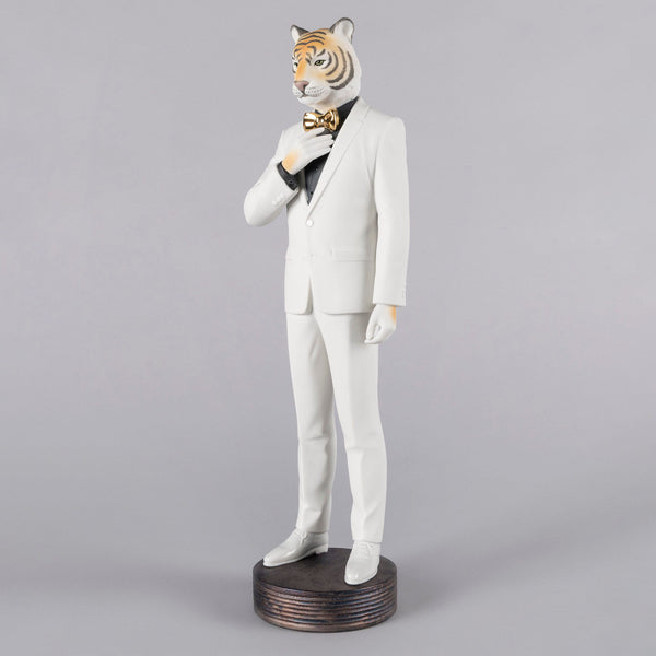 Tiger Man Figurine <br> 
(L 10 x W 14 x H 44) cm