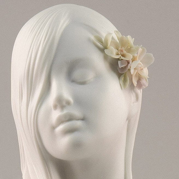 Inner Peace Woman Figurine <br> 
(L 19 x W 13 x H 31) cm