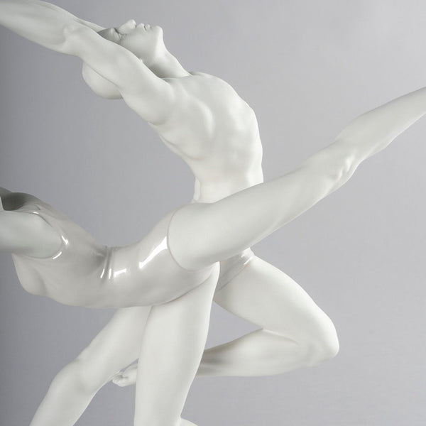The Art of Movement Dancers Figurine <br> 
(L 21 x W 49 x H 45) cm