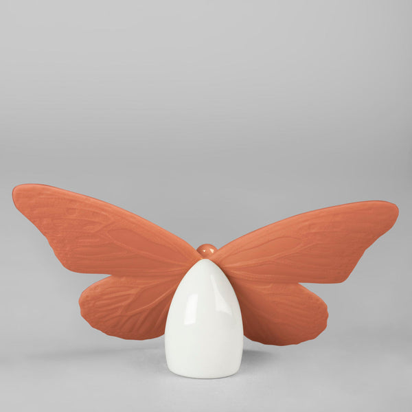 Butterfly Figurine <br> 
Coral <br> 
(L 6 x W 14 x H 9) cm