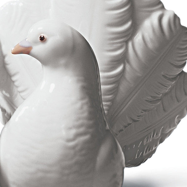 Couple of Doves Figurine <br> 
(L 22 x W 25 x H 24) cm