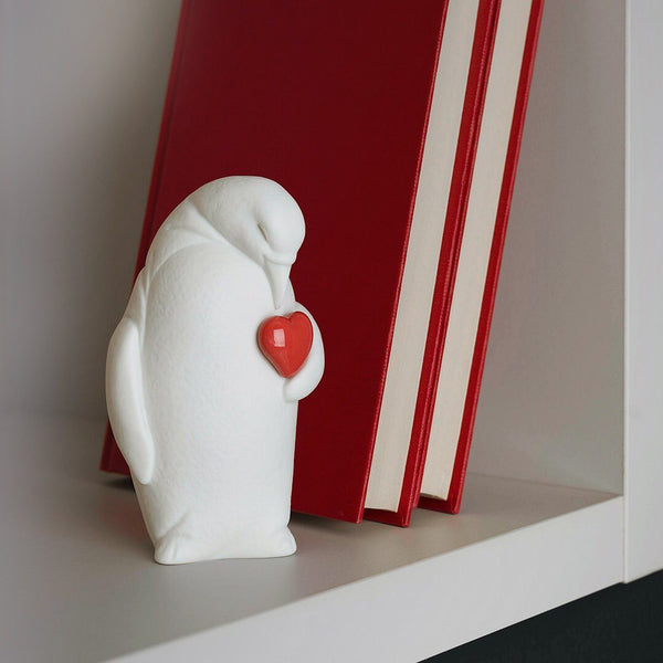 Colby Protective Penguin Figurine <br> (L 6 x W 6 x H 11) cm