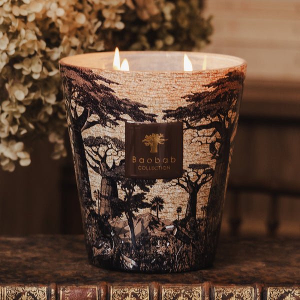 Sacred Trees Mankono Candle <br>
Cinnamon, Almond, Cedarwood
<br> (H 24) cm