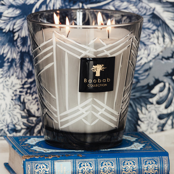Heritage Villers Candle <br>
Hyacinth, Lily, Almond Blossom <br>
Limited Edition
<br> (H 24) cm