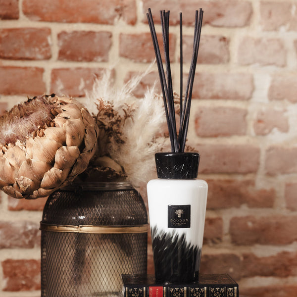 Feathers Diffuser <br> Black Rose, Oud Wood, Saffron <br> 500 ml