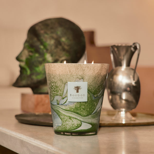 Leaves Marius Candle <br> 
Petitgrain, Olive Tree, Cypress
<br> Limited Edition
<br> (H 16) cm